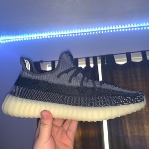 Yeezy Boost 350 V2 ‘Carbon’
